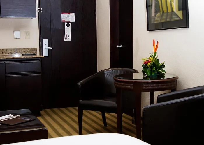 Beach hotel: Rincon Del Valle Hotel & Suites